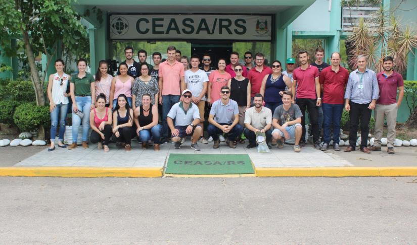 Turma do Técnico em Agropecuária realiza visita à CEASA/RS No dia 13 de novembro a turma do último semestre do curso Técnico em