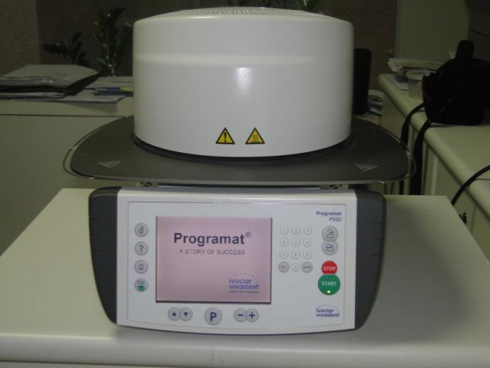 4 Microdurômetro digital Para a determinação da microdureza de corpos-de-provas,