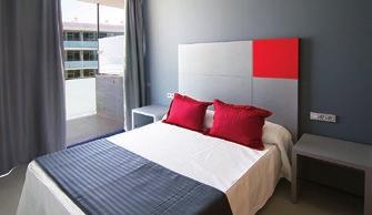 O hotel Acqua dispõe de vários tipos de quartos, todos eles com banho completo (duche) secador de cabelo e espelho de aumento, varanda, aquecimento, ar condicionado, telefone, cofre, minibar, Tv,
