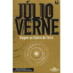 Este trecho é uma descrição do livro de Júlio Verne, lançado em 1864, chamado: "Viagem ao Centro da Terra".