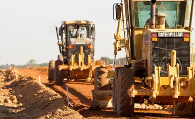 São trabalhos de restauração do sistema de drenagem, recuperação de sinalização e pavimento, serviços de conservação, duplicação, construção de trevos e viadutos, instalação e operação de câmeras,