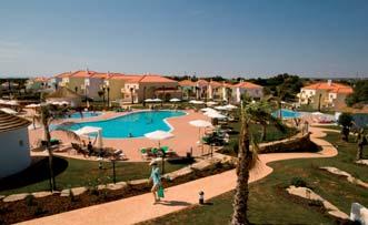 Perto da Praia da Falésia e bem no centro do Algarve, o Falésia Hotel tem ao dispor jardins e espaços amplos onde poderá desfrutar do sol, do silêncio e do ar puro do pinhal.