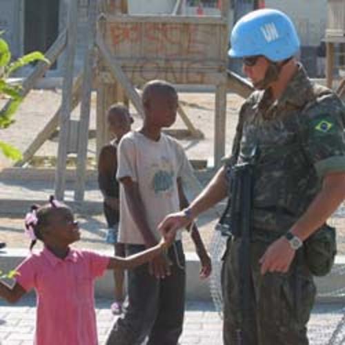 O Governo Lula patrocinou uma missão de paz no Haiti, almejando crédito com a ONU.