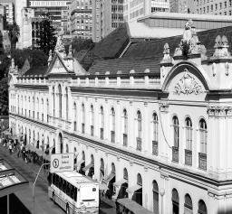 16 DIÁRIO OFICIAL DE PORTO ALEGRE Edição 3032 Quinta-feira, 24 de Maio de 2007 Restauração do Mercado começa com obras noturnas As obras de restauração do Mercado Público Central estão sendo