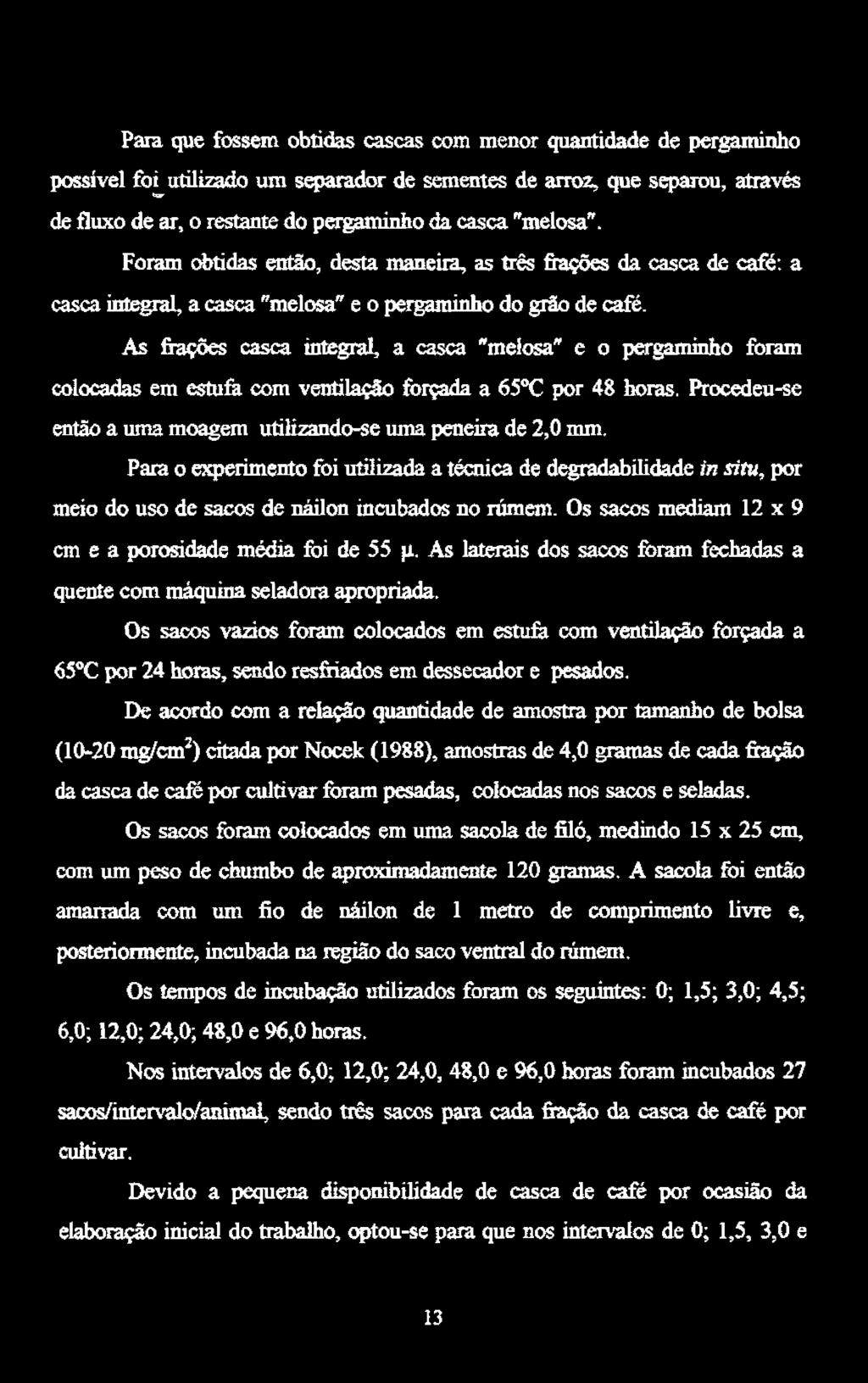 Os sacos vazios foram colocados em estufa com ventilação forçada a 65 C por 24 horas, sendo resfriados em dessecador e pesados.