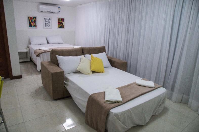 390 Apartamento modelo Stúdio, com Sala, cozinha e quartos integrados; WC Possui um sofá cama e