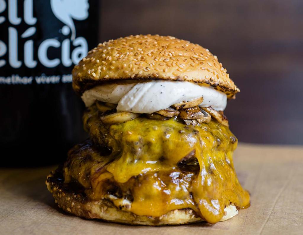 Pães e molhos HAMBÚRGUER Mountain Burger 2 burgers de 180g de cortes premium, molho rôti, flor de sal, queijo cheddar, cogumelos Paris salteados na manteiga, maionese de trufas no brioche com