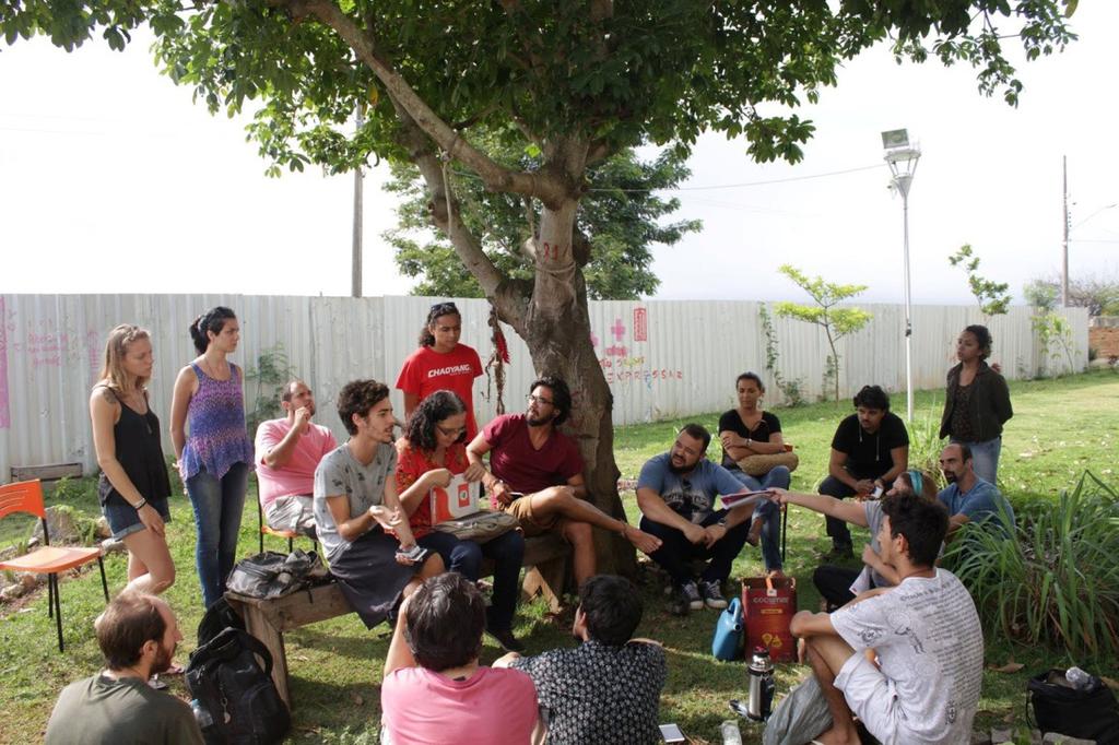 A semana teve como convidado o pequeno agricultor Beto na primeira roda de conversa do evento que, é uma liderança dentro do Movimento dos Pequenos Agricultores, trazendo duras críticas aos meios de