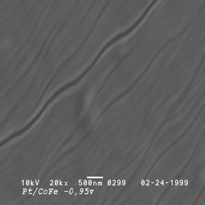 Micrografias eletrônicas de varredura para o filme de cobalto + ferro (2 x 1-2 mol L -1 ) sobre substratos de cobre e platina, E d = -.95 V, t d = 12 s.