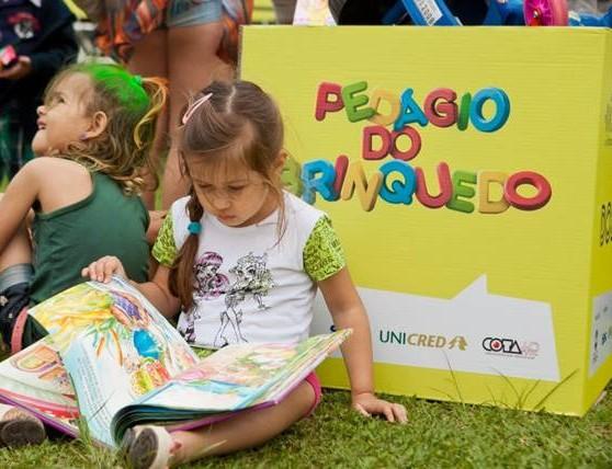 JANEIRO FEVEREIRO MARÇO ABRIL MAIO JUNHO JULHO AGOSTO SETEMBRO OUTUBRO NOVEMBRO dezembro PEDÁGIO DO BRINQUEDO Criado há 12 anos pela NSC TV, tem o objetivo de incentivar os catarinenses a fazerem