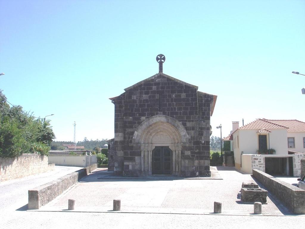 1 IGREJA DE SÃO CRISTÓVÃO DE RIO MAU A igreja de São Cristóvão de Rio Mau, localiza-se na freguesia de Rio Mau, concelho de Vila do Conde, distrito do Porto.