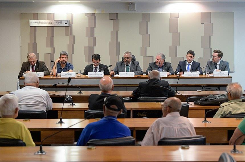 BOLETIM 666 Brasília, 15 de outubro de 2018 Audiência no Senado demonstra preocupação com reforma previdenciária Em audiência pública na última quinta-feira (11), a Comissão de Direitos Humanos e