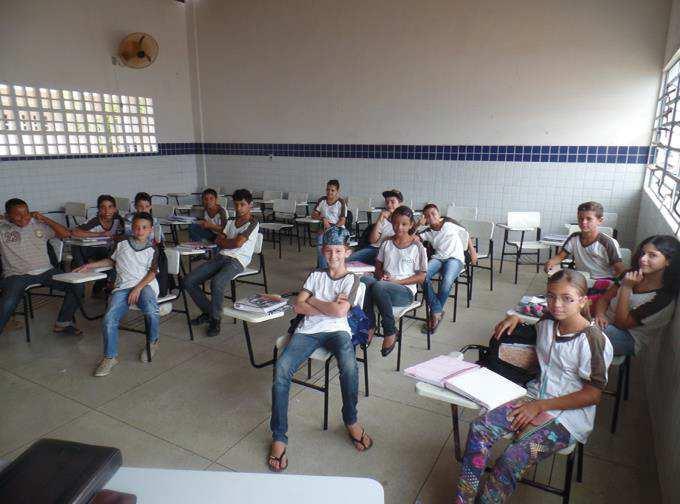 18 Imagem 3 - Momento de sensibilização e conhecimento prévio dos alunos acerca do tema O segundo momento ocorreu com explanação oral sobre o contexto histórico do basquetebol, para uma melhor