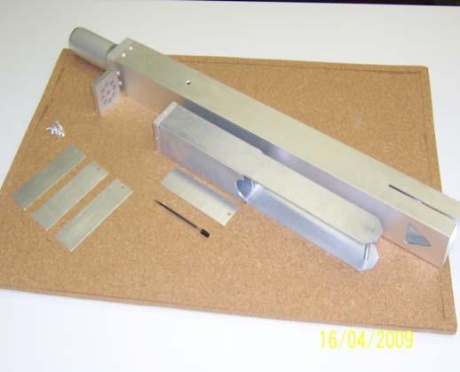 Dispositivo para irradiação de miniplacas - DIM Para proceder os testes de irradiação, foi fabricado na Instituição um dispositivo de irradiação de miniplacas (DIM) com capacidade para irradiar