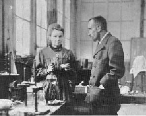 13 Figura 01 Casal Curie: Pierre e Marie A radiação γ foi o último tipo de radiação descoberta.