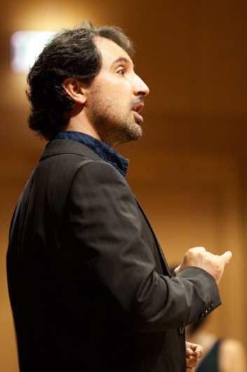 4. DIRECÇÃO MUSICAL RUI PAULO TEIXEIRA É director musical no Coro Anonymus (Porto).