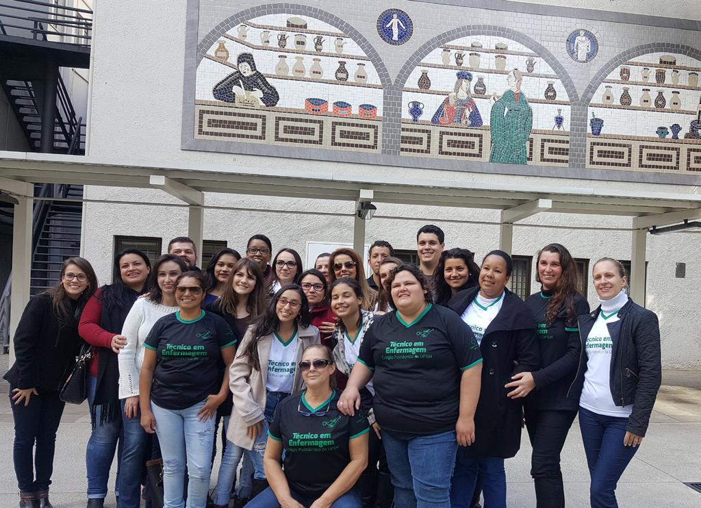 Cursos técnicos da área da saúde fazem viagem de estudos a Porto Alegre No dia 21 de maio, os alunos dos cursos Técnico em Cuidados de Idosos, Técnico em Enfermagem e Técnico em Farmácia realizaram