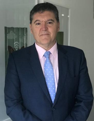 Antes de ingressar na companhia, foi diretor de comunicação da Refinaria Gibraltar-San Roque, pertencente à CEPSA, e dirigiu a comunicação da Petresa e da Interquisa.