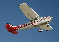 Tipos de aviões Aviões monomotores, bimotores e turbo-hélices Monomotores, bimotores e turbo-hélices utilizam motores radiais como meio de propulsão.