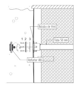 Para refletores em ABS para piscinas de vinil, o corpo do dispositivo deverá ser encaixado num tubo de PVC de 50 mm.