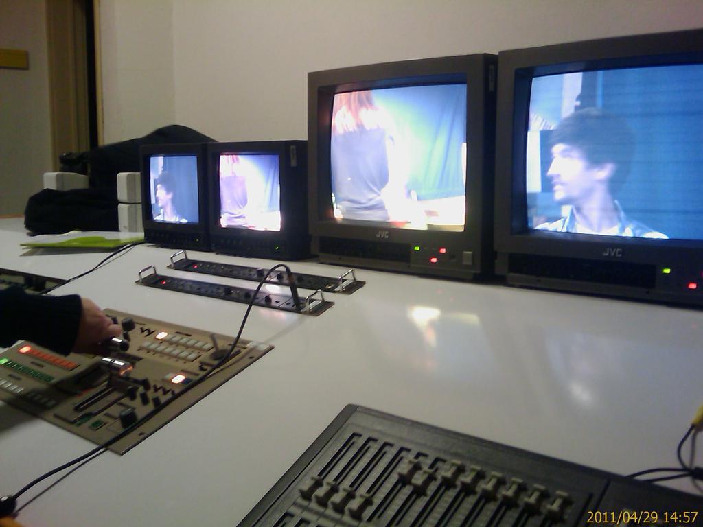 equipamento da Régie (estúdio de produção audiovisual) Número Mesa de mistura de vídeo analógico 1 Mesa de