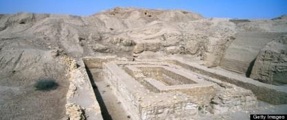 Considerações historiográficas: Crescente Fértil a. Primeiras cidades e civilizações que se tem notícia localizavam-se no Egito e na Mesopotâmia. b.