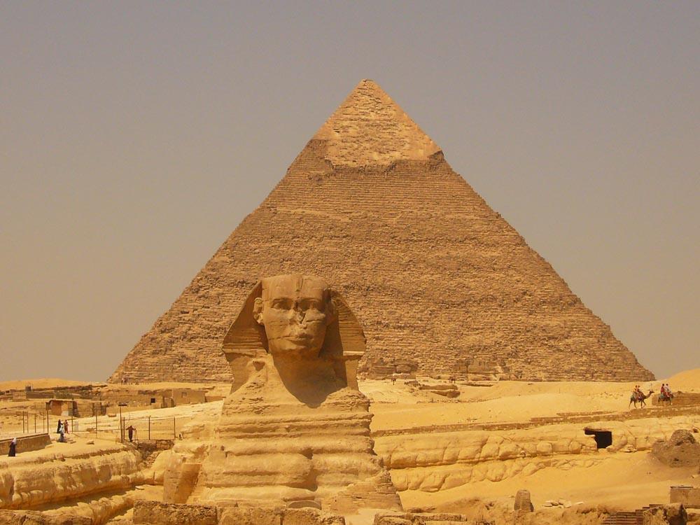 Arquitetura egípcia Características: - Vinculada à agricultura e à religião. I.