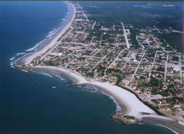 O Município de Itapoá - SC Conta com uma costa com 32 km de extensão e na Baía da Babitonga, Sudeste do município, foi