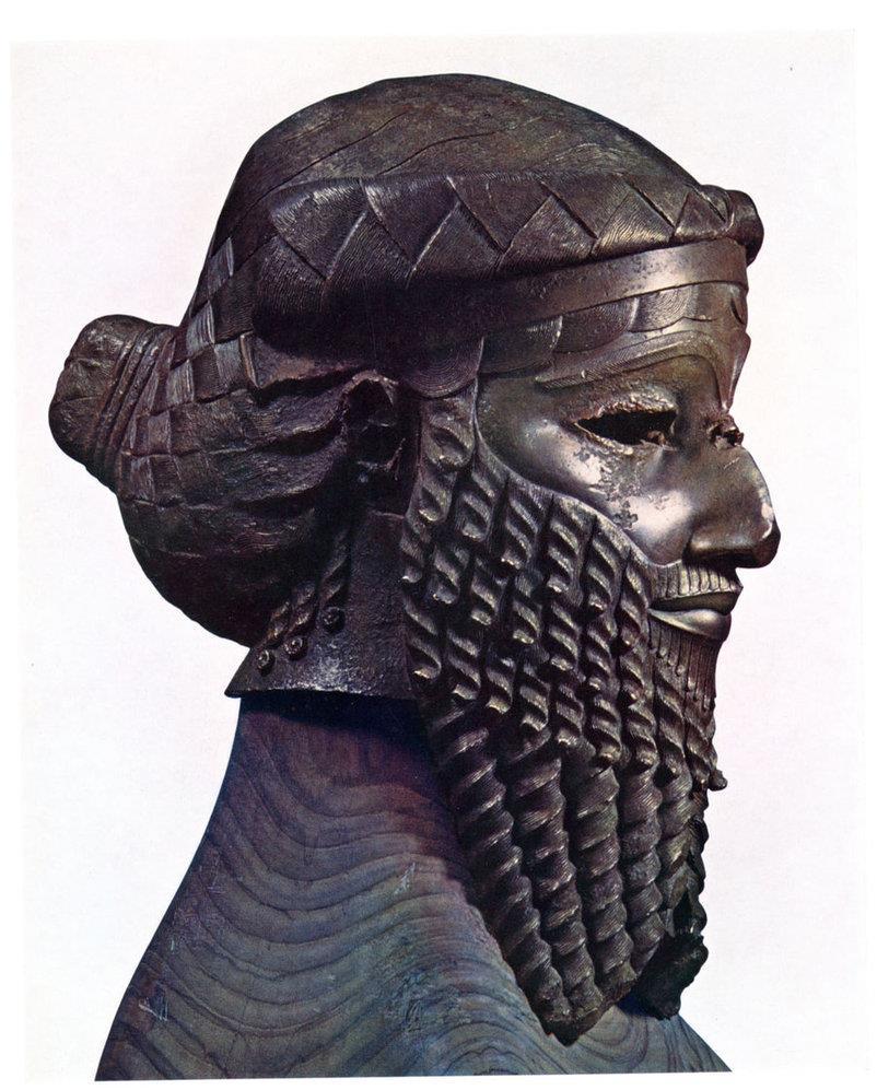 Acádios (3000 2000 a.c.) Características: - Por volta de 2300 a.c., Os acadianos dominaram as cidades sumerianas, unificando-as sob a liderança do rei acadiano Sargão I na cidade de Ur.