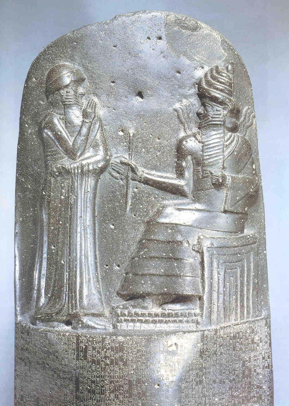 Amoritas (2000-1750 a.c.) Características: - Chamado de Primeiro Império Babilônico. - Grande império organizado, com sede na Babilônia, às margens do Eufrates.