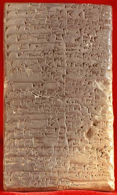 Escrita na Escrita Cuneiforme Características: - Uma das primeiras formas de escrita da