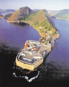 Fortaleza de Santa Cruz da Barra (Niterói / RJ): Começou a ser erguida em 1578, como principal ponto de defesa da cidade do Rio de Janeiro.