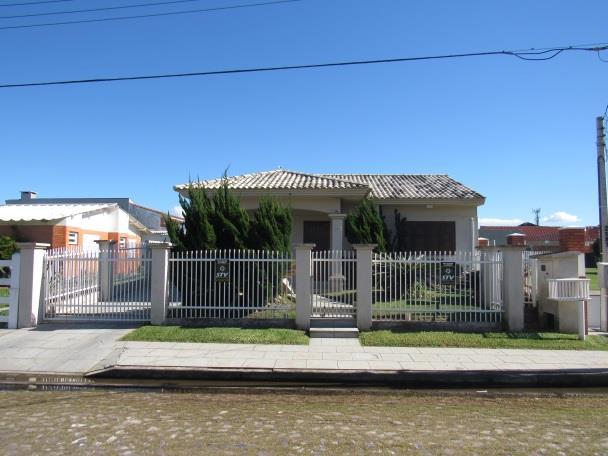 000,00 Rio Negro, nº 2575 Centro/Xangri-lá Casa forro em laje, perto do mar, composta por 4 amplos dormitórios, sendo 1 deles suíte, banho social, lavabo, living com 2