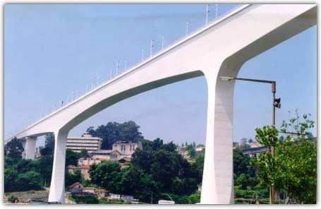 em 1991 fosse desactivada (há um projecto de um comboio turístico e histórico para esta ponte).