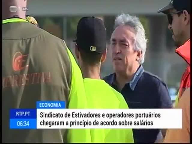 A37 RTP 1 Duração: 00:00:28 OCS: RTP 1 - Bom Dia Portugal ID: 80664069 23-05-2019 06:34 Estivadores e operadores portuários chegaram a