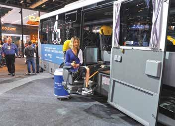 m&t expo IVECO Na Iveco, um dos destaques foi para o Daily Elevittá, um micro-ônibus para passageiros com mobilidade reduzida Com foco na linha Tector, a empresa mostrou um modelo semipesado