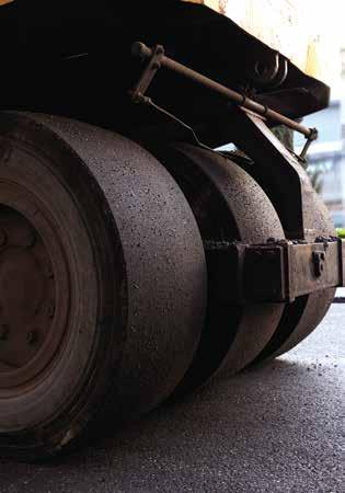 O uso de saias é uma das opções mais tradicionais para prolongar a vida útil dos pneus de rolos BOMAG asfalto, tanto convencional, quanto de polímeros e