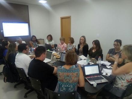 D1 reunião da equipe Cosems-PR.