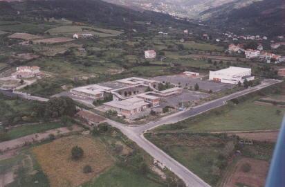 .. Agrupamento de Escolas do Teixoso O Agrupamento de Escolas do Teixoso é constituído pela escola sede ( EB/3 do Teixoso), quatro jardins de infância ( JI de Vale Formoso, JI de Orjais, JI