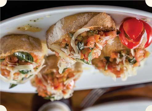 Bruschetta Com tomate fresco e manjericão (4 unidades). Carpaccio de Filé Acompanhado de molho de alcaparras com mostarda e pães.