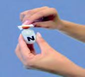 Role o frasco de insulina levemente entre as mãos (se for NPH).