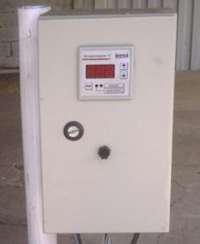 Foram utilizados dois secadores rotativos, sendo um caracterizado como secador comercial (Figura 1a), e outro como secador modificado (Figura 1b).