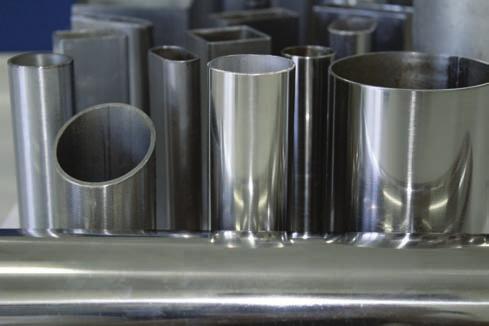 28 29 Tubos de aço inoxidável com costura Stainless steel welded tubes GRAU Grade COMPOSIÇÃO QUÍMICA (%) Chemical Composition PROPRIEDADES MECÂNICAS Mechanical Properties Codifição conforme AISI 304