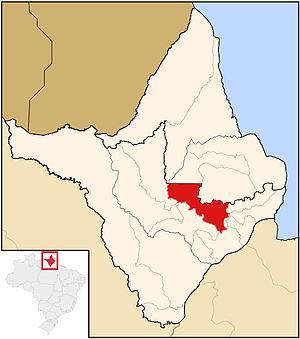 6 METODOLOGIA 6.1 Localização do Empreendimento A UHE Ferreira Gomes está situada na região rural do município de Ferreira Gomes, no centro-oeste do Estado do Amapá (Figura 1). Figura 1.