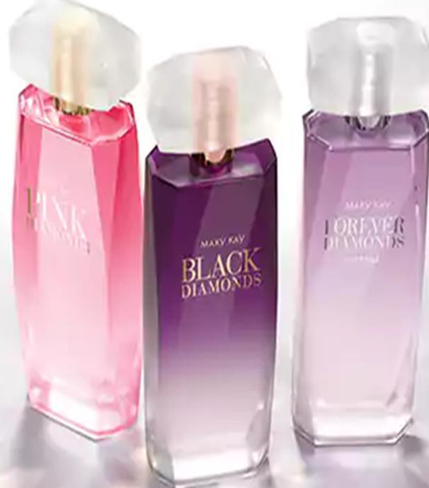 Fragrâncias Femininas Pink Diamonds Deo Parfum Floral Branca c/ fundo em âmbar e Musc Delicada, Única e doce, como a marca deixada por uma mulher sofisticada.