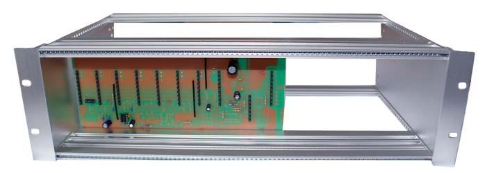 SBT 3 Painel de módulo Painel de módulo com 3 HE e 84 TE para gravação de, por exemplo, a série de cassete 40 e o ampliﬁcador ﬁnal SV 120 B 1.