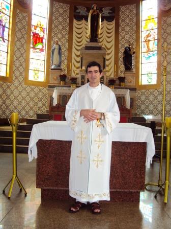 Padre Sebastião de Souza Teodoro Nasceu em 09/11/1962 (Monte Sião/MG) Ordenado Diácono em 10/11/1988 na Catedral Diocesa de Jacarezinho Exerceu o