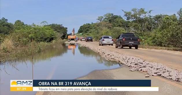 a inundação já havia atingido cerca de 1.500 famílias, segundo o Corpo de Bombeiros Militar do Estado de Rondônia.