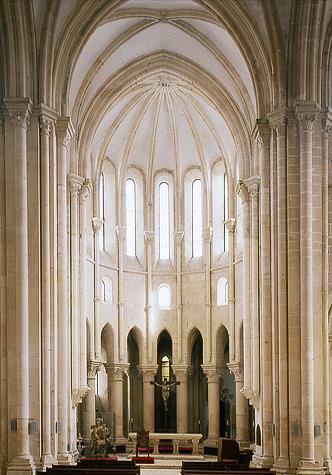 Mosteiro. Em 1910, o Mosteiro de Alcobaça foi classificado Monumento Nacional, tendo sido inscrito na Lista do Património Mundial da UNESCO em 1989 (Jorge, 2017). 3. Dados e Metodologia 3.