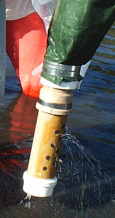 Figura 4 Apetrecho utilizado para a captura dos animais (rede otter trawl). Figura 5 Copo coletor localizado na extremidade final da rede otter trawl.